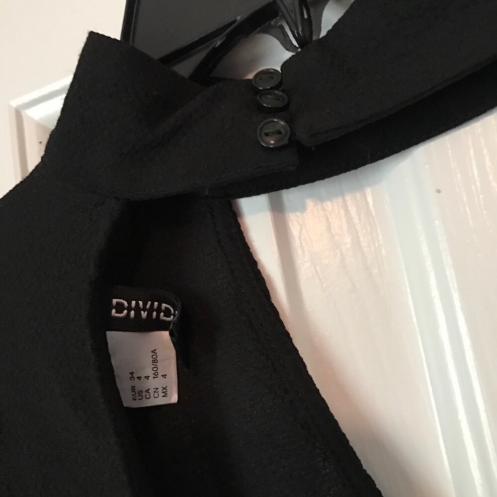 NWOT Keyhole Top - Picture 2 of 2